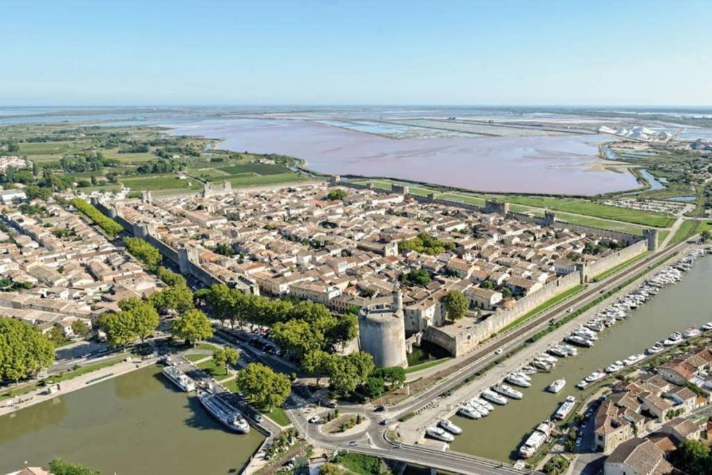 Un Charmant Logement Apartment Aigues-Mortes Exterior photo
