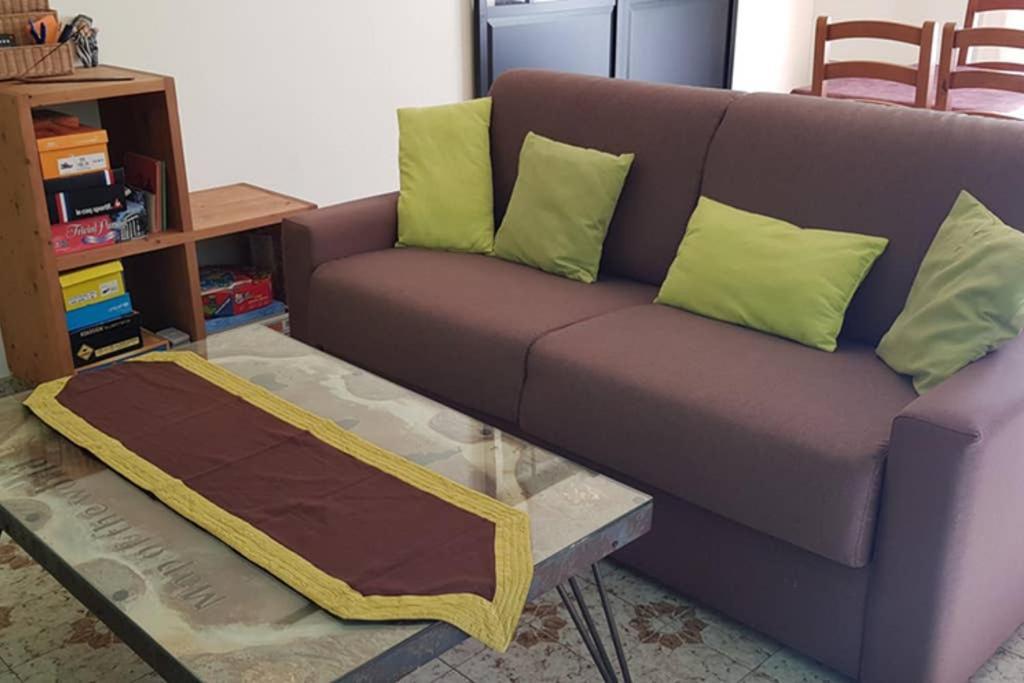 Un Charmant Logement Apartment Aigues-Mortes Exterior photo