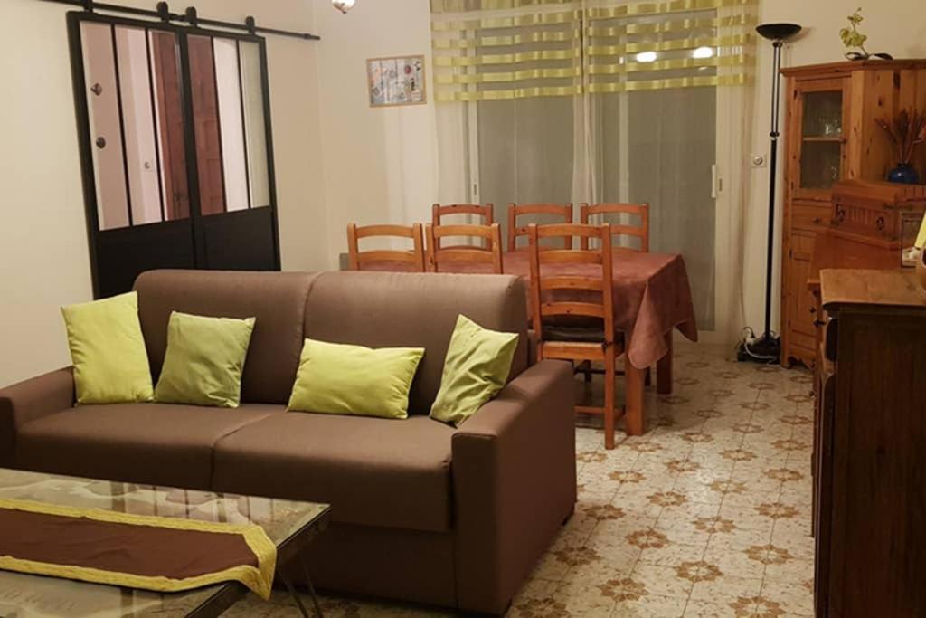 Un Charmant Logement Apartment Aigues-Mortes Exterior photo