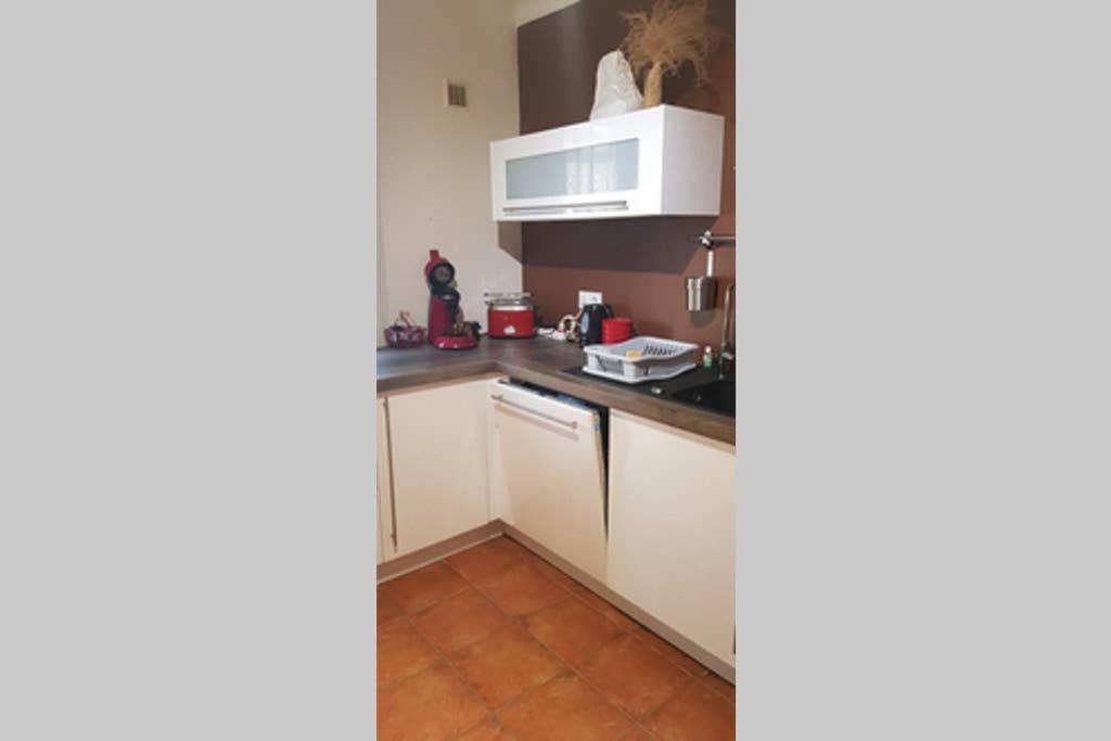 Un Charmant Logement Apartment Aigues-Mortes Exterior photo